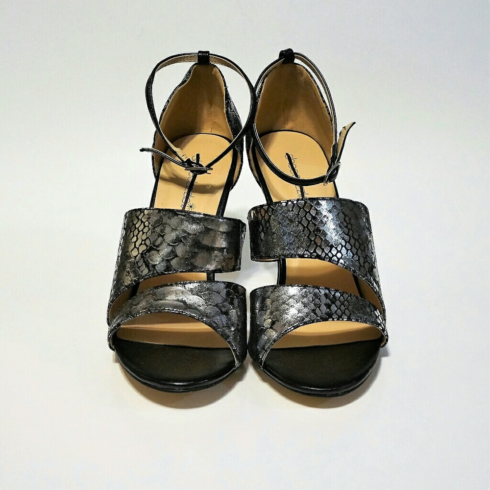 Snake Print Pumps - Picture 2 of 6